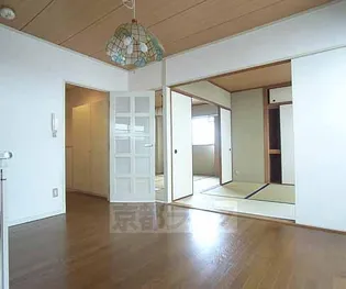 エントピア車折【202号室】の居間