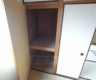 エントピア車折【202号室】の居間