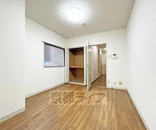 シャンポール御所南【505号室】の居間