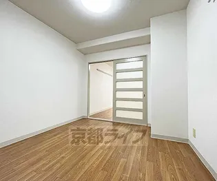 シャンポール御所南【505号室】の居間