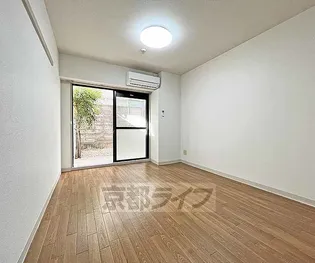 シャンポール御所南【505号室】の居間