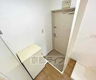 シャンポール御所南【505号室】の玄関