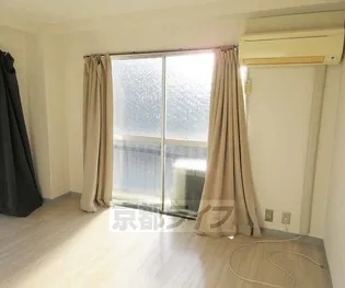 サンレモトーヨーハイツ【501号室】の居間