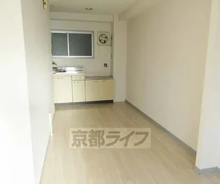 サンレモトーヨーハイツ【501号室】の居間