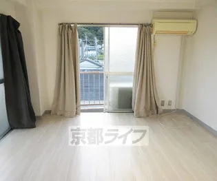 サンレモトーヨーハイツ【501号室】の居間