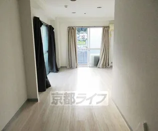 サンレモトーヨーハイツ【501号室】の居間