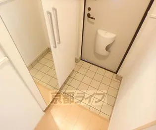 フラワータウン アイリス【106号室】の玄関