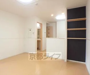 フラワータウン アイリス【106号室】の居間