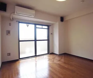 ウエストグランアベニュー六角【405号室】の居間