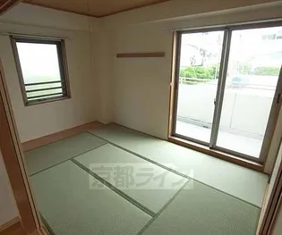 パインフィールド洛西【2階】の居間