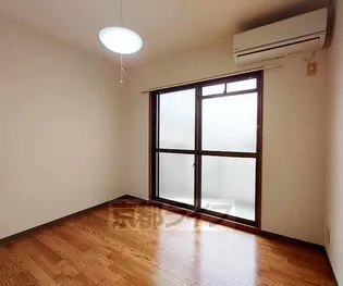 シャトレー藤井【302号室】の居間