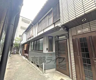 京都府京都市下京区高倉通高辻下る葛籠屋町【テラスハウス】の外観