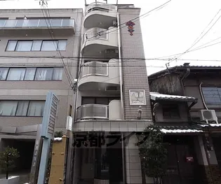 シャトープティー【2階】の外観