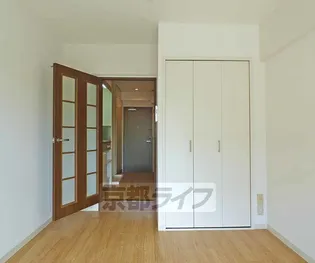 ピラーズ御所西【102号室】の居間