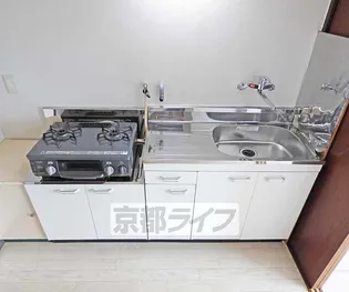 セブンスパークアパートメント【307号室】のキッチン