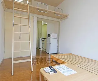 レオパレス西陣A・B【B201号室】の居間