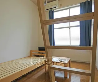 レオパレス西陣A・B【B201号室】の居間