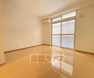 フェスタルトモオカ【102号室】の居間