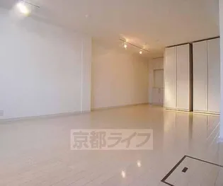 ディスティ桃山【101号室】の居間