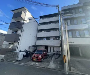 ディアネス西院【1階】の外観