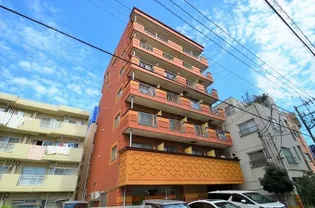 ミエナ・クイーン【2階】の外観