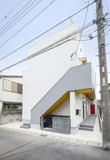 ティーラアパートメントの画像