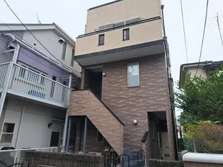 シャイニングハウス【1階】の外観