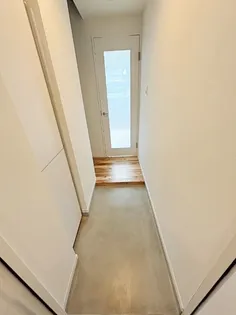 WEST APARTMENT【104号室】の玄関