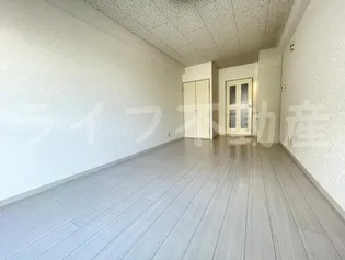 メゾン朝日八戸ノ里【1階】の外観