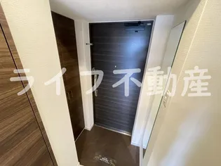 La Douceur 荒本【3階】の玄関