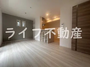 PRESENT WELL D-ROOM【1階】の外観