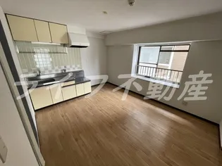 ファミール吉村【5階】の外観