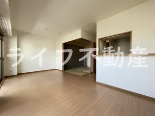 ニューロイヤル光進【3階】の外観