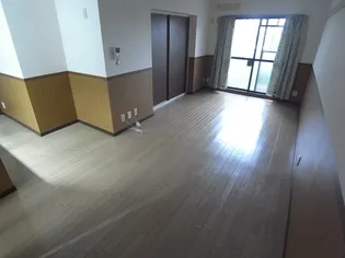 ガーネット森北町【3階】の居間