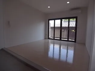 クレセンティア神戸・北野【1階】の居間