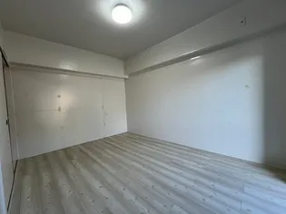 ドミールサニー緑町3号棟【4階】の居間