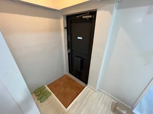 ドミールサニー緑町3号棟【4階】の玄関