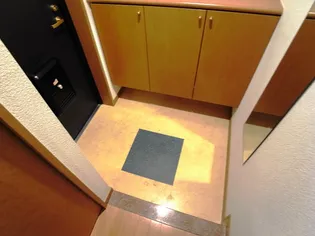 プレサンス新神戸【4階】の玄関