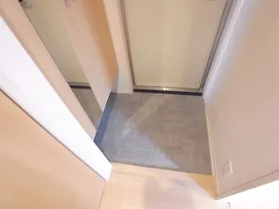 Audrey【2階】の玄関