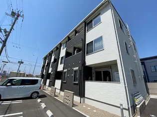 カサ・ヴィアーレII【1階】の外観