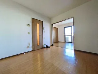 メゾンアルカディア【1階】の居間