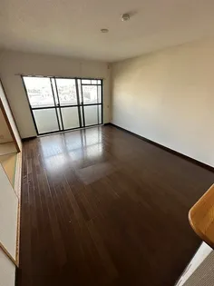 カルム千里山土井【2階】の居間