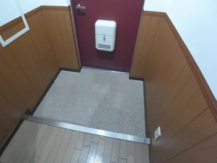 ガーネット森北町【1階】の玄関