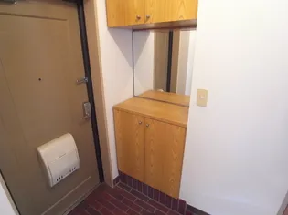 芦屋ニューコーポII番館【2階】の玄関