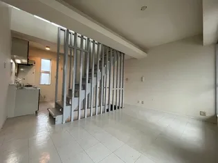 クレスト甲東園A棟【1階】の居間