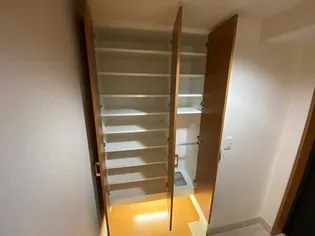 リーガル神戸三宮山手【2階】の玄関