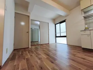 ピュアハウスナダ【2階】の居間