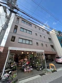 アベール クガの画像