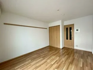 サン・ブルーム【3階】の居間