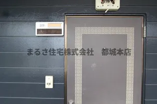 コンフォートアミ【1階】の玄関